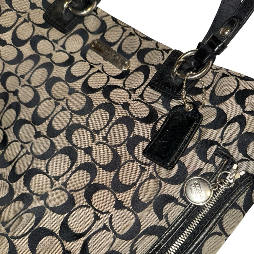 Beautiful Vintage Coach Black and Tan Shoulder Bag with Signature Logo Design - Picture 4 of 9